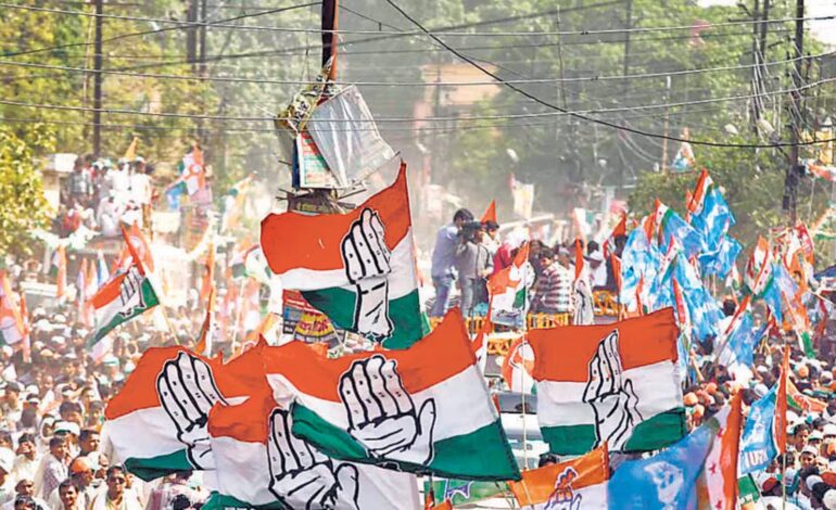 Karnataka will have a neck to neck fight in Lok Sabha polls, edge to Congress, INDIA: Eedina Survey